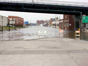 Flood 2001: River Drive closed under Centennial Bridge